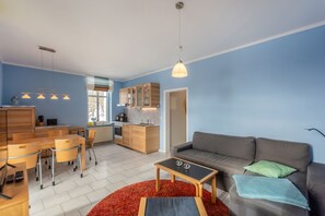 Smart TV, DVD player, books, stereo - 3 room apartment in old town villa of Sassnitz with sea view (Sassnitz)