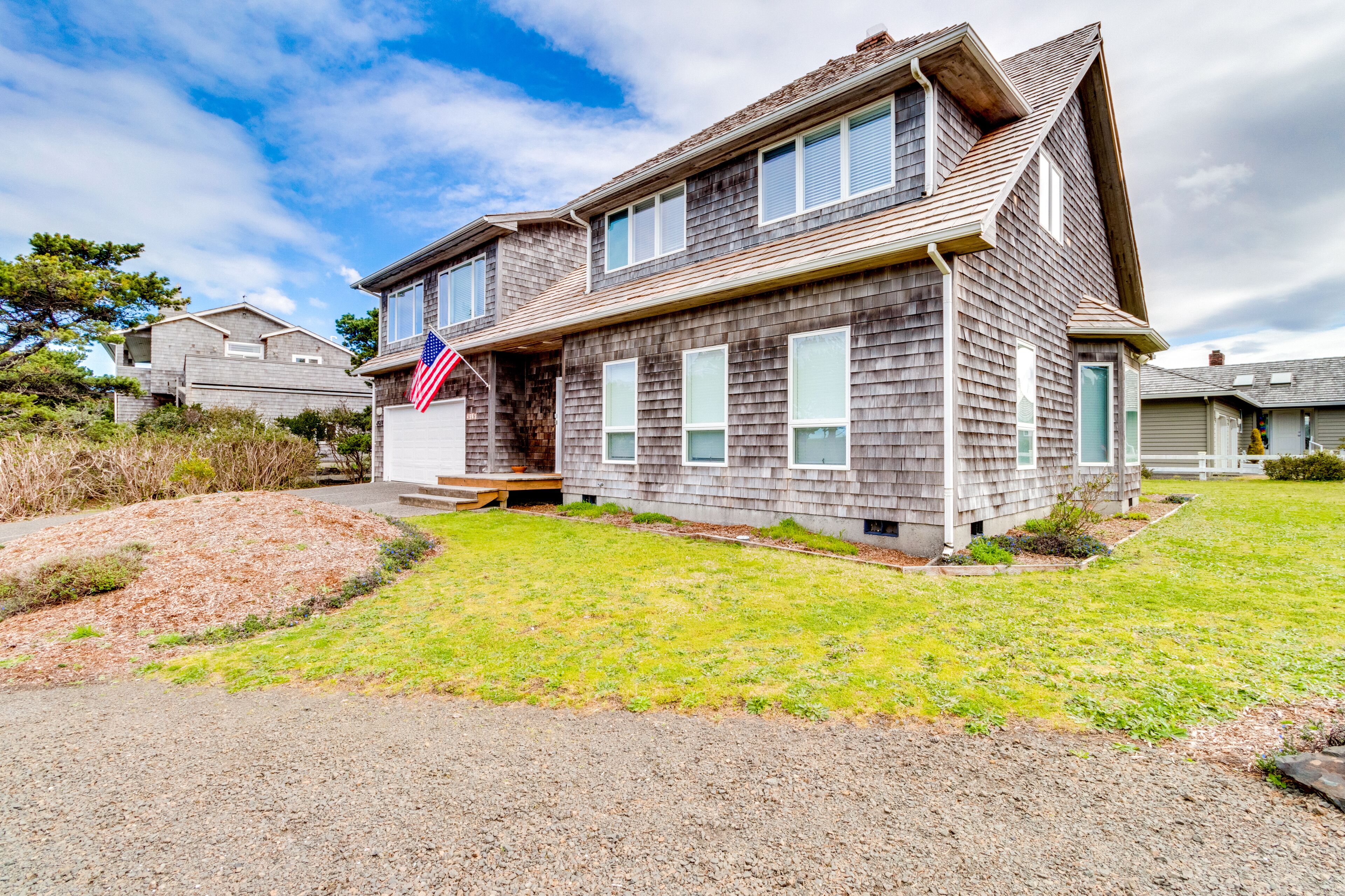 Dog-friendly house near the beach with private hot tub and ocean view