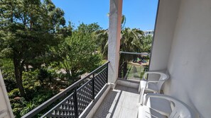 Kamar Triple Standar | Teras/patio