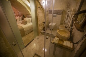 Deluxe Double or Twin Room | Bathroom | Shower, hair dryer, towels, soap - Dokya Hotel (Ürgüp)