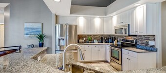 Cape Coral- Fantastic 5 Bed/3 Bathroom- Sleeps 12 Heated Pool/Spa Dock on Canal