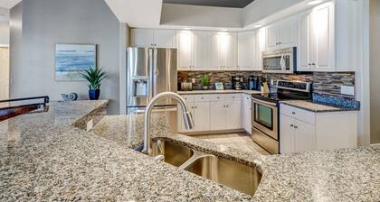 ¡Nuevo listado! Fantástica casa de vacaciones frente al agua de Florida con piscina y spa!