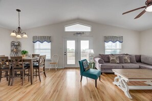 TV - Reel Inn @ Rockport is NOW Booking! (Rockport)