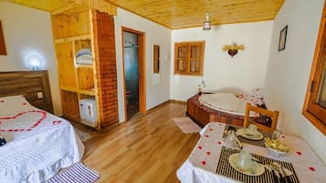 Minibar, free WiFi, bed sheets