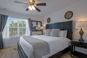 7 chambres, fer et planche à repasser, lit de bébé portatif, Wi-Fi