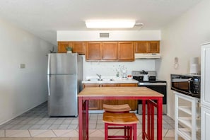 Fridge, microwave, stovetop, coffee/tea maker - Florence I 302 - Humble,bargain beachfront gem;Great area;Nice pool (South Padre Island)