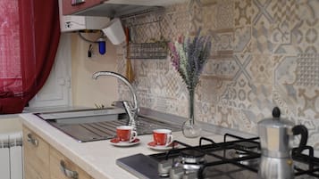 Macchina per tè/caffè, frigorifero, microonde, forno