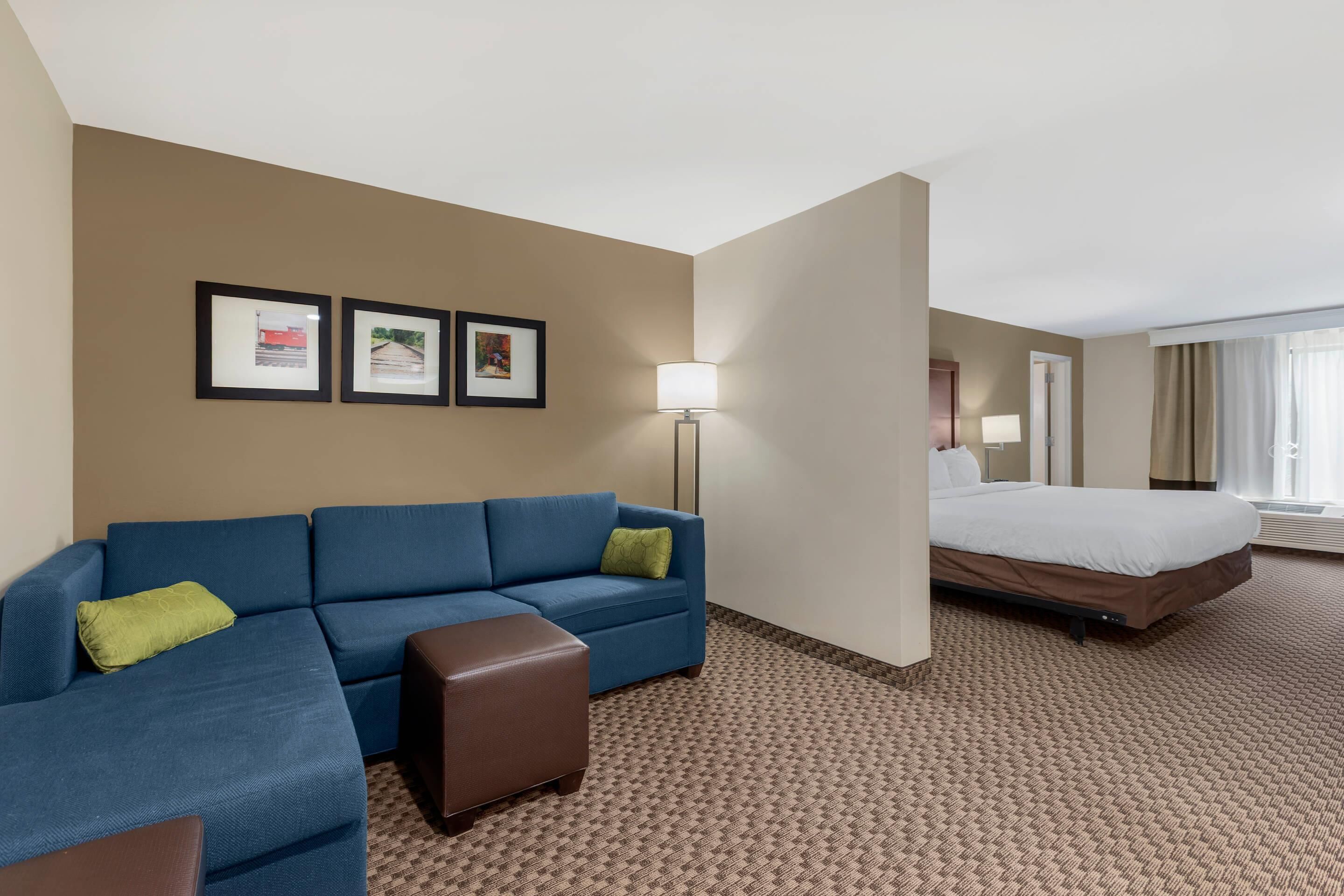 Suite, 1 King Bed with Sofa bed, Accessible, Non Smoking | Pillowtop beds, desk, blackout drapes, iron/ironing board