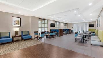 Tägliches inbegriffenes kontinentales Frühstück