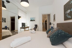 3 bedrooms, desk, iron/ironing board, travel crib