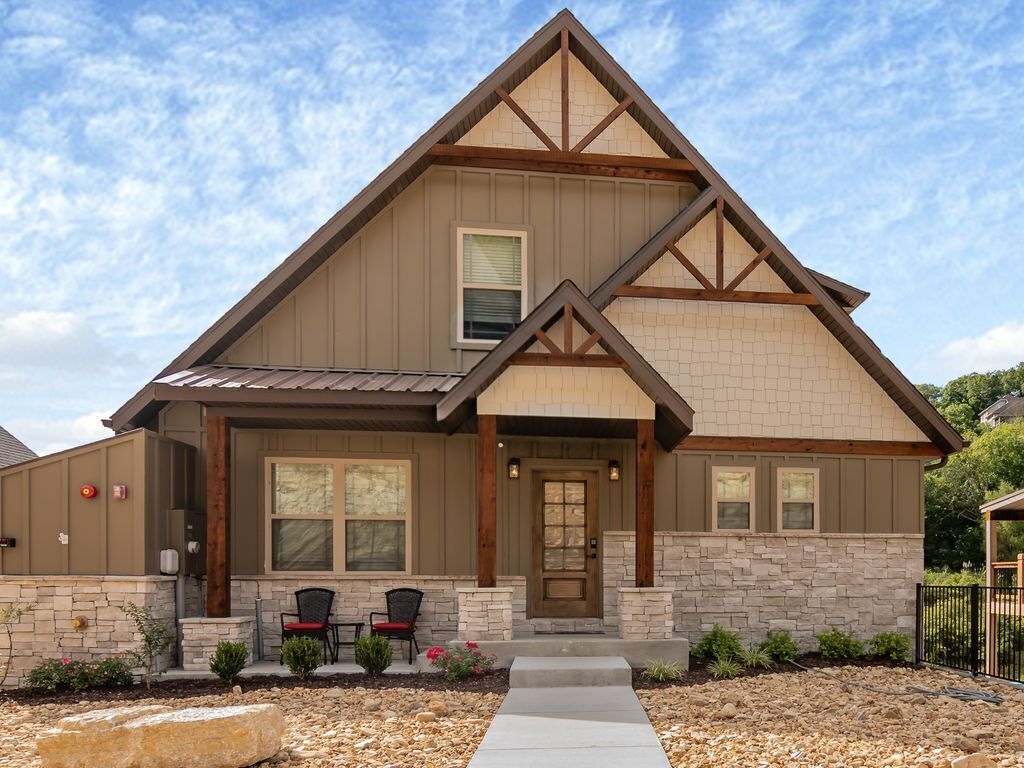 Gorgeous Table Rock Lake view home in Chateau Cove