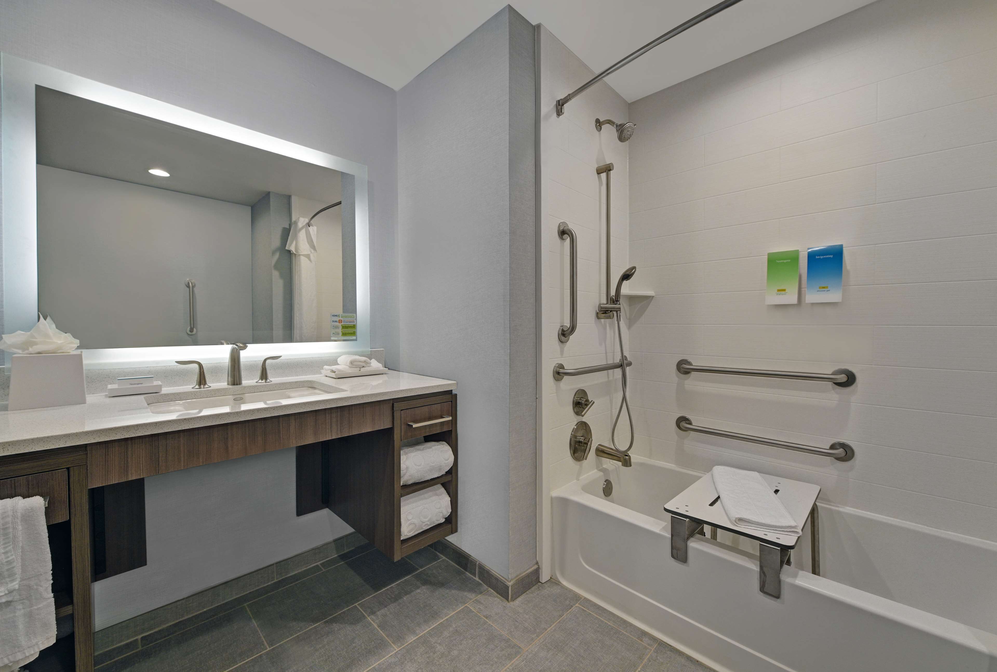 combined shower/bathtub, free toiletries, hair dryer, towels