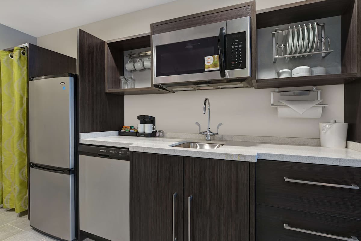 suite, 1 bedroom, non smoking | private kitchen | full-sized fridge, microwave, dishwasher, coffee/tea maker