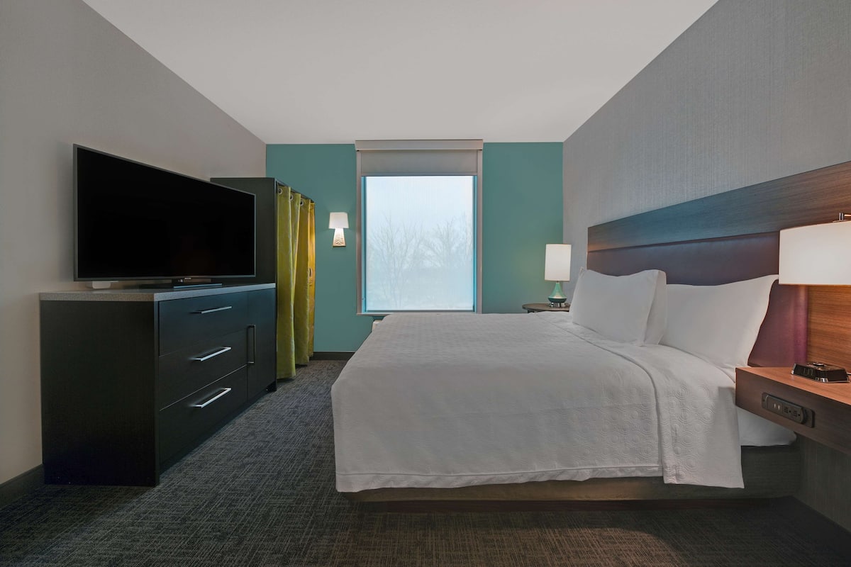 In-room safe, desk, blackout drapes, soundproofing