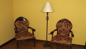 Lobby sitting area - Hotel Restaurante Imperio Inn (San Mateo)