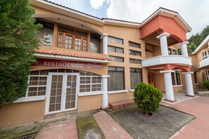 Front of property - Hotel Restaurante Imperio Inn (San Mateo)
