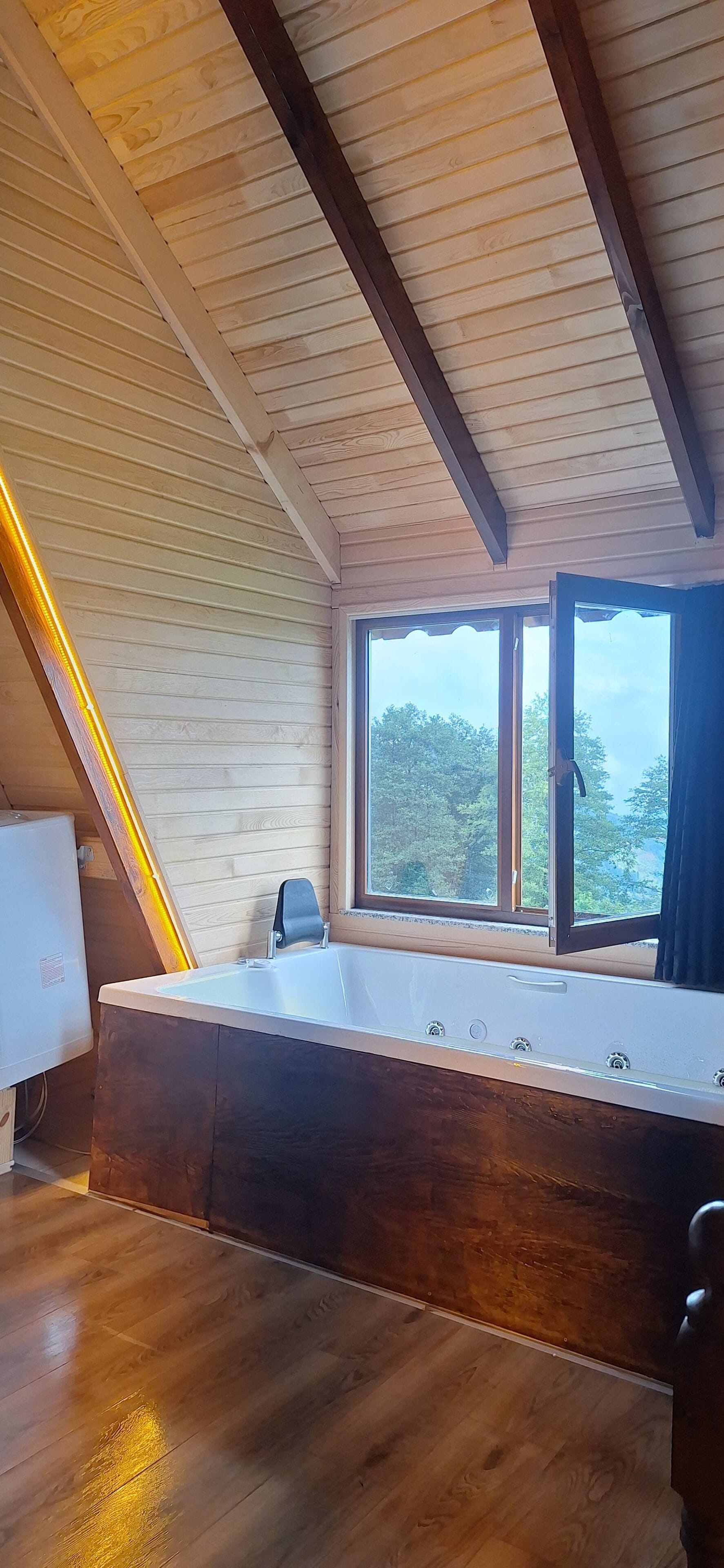 Grand Bungalow | Bathroom | Shower, hydromassage showerhead, hair dryer, bathrobes