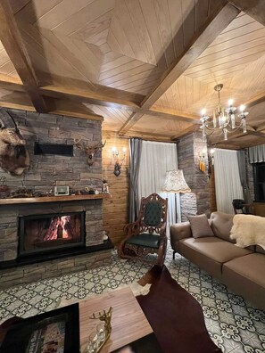 1500-cm LCD TV with satellite channels, TV, fireplace - Sisdagi Zirve Otel (Salpazari)