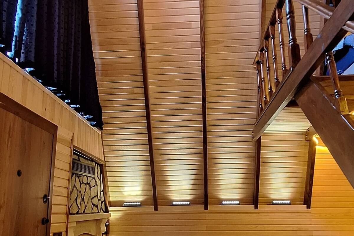 Bungalow Grand | Ropa de cama de alta calidad, edredones de plumas, minibar y escritorio