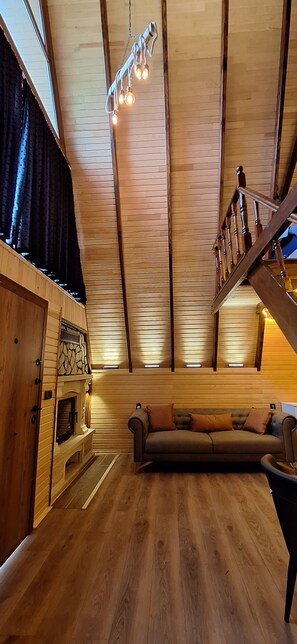 Grand Bungalow | Premium bedding, down comforters, minibar, individually decorated