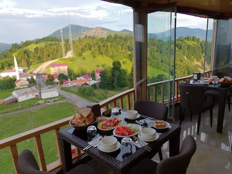 Free daily buffet breakfast . Sisdagi Zirve Otel