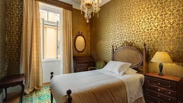 4 bedrooms, desk, iron/ironing board, travel crib