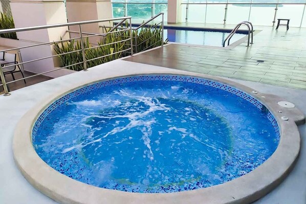 Pool - Renovated Luxury Suite overlooking the Guayas River and all amenities. (Guayaquil)