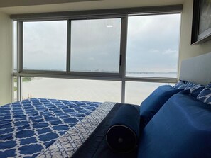 1 bedroom, in-room safe, iron/ironing board, WiFi - Renovated Luxury Suite overlooking the Guayas River and all amenities. (Guayaquil)