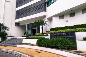 Exterior detail - Renovated Luxury Suite overlooking the Guayas River and all amenities. (Guayaquil)