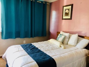 Deluxe Double Room, 1 Double Bed | Blackout drapes, soundproofing, iron/ironing board, rollaway beds - Budget Inn (Front Royal)