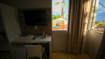 Apartamento superior | Roupas de cama antialérgicas, frigobar, cofres nos quartos, escrivaninha