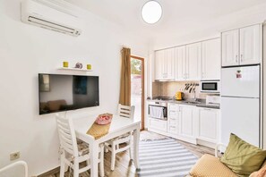 Standard Apartment, 1 Bedroom, Jetted Tub (Daisy) | Living area | Flat-screen TV - Pier Aparts (Kas)