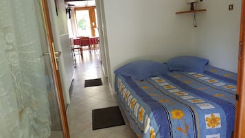 1 bedroom, iron/ironing board, WiFi, bed sheets