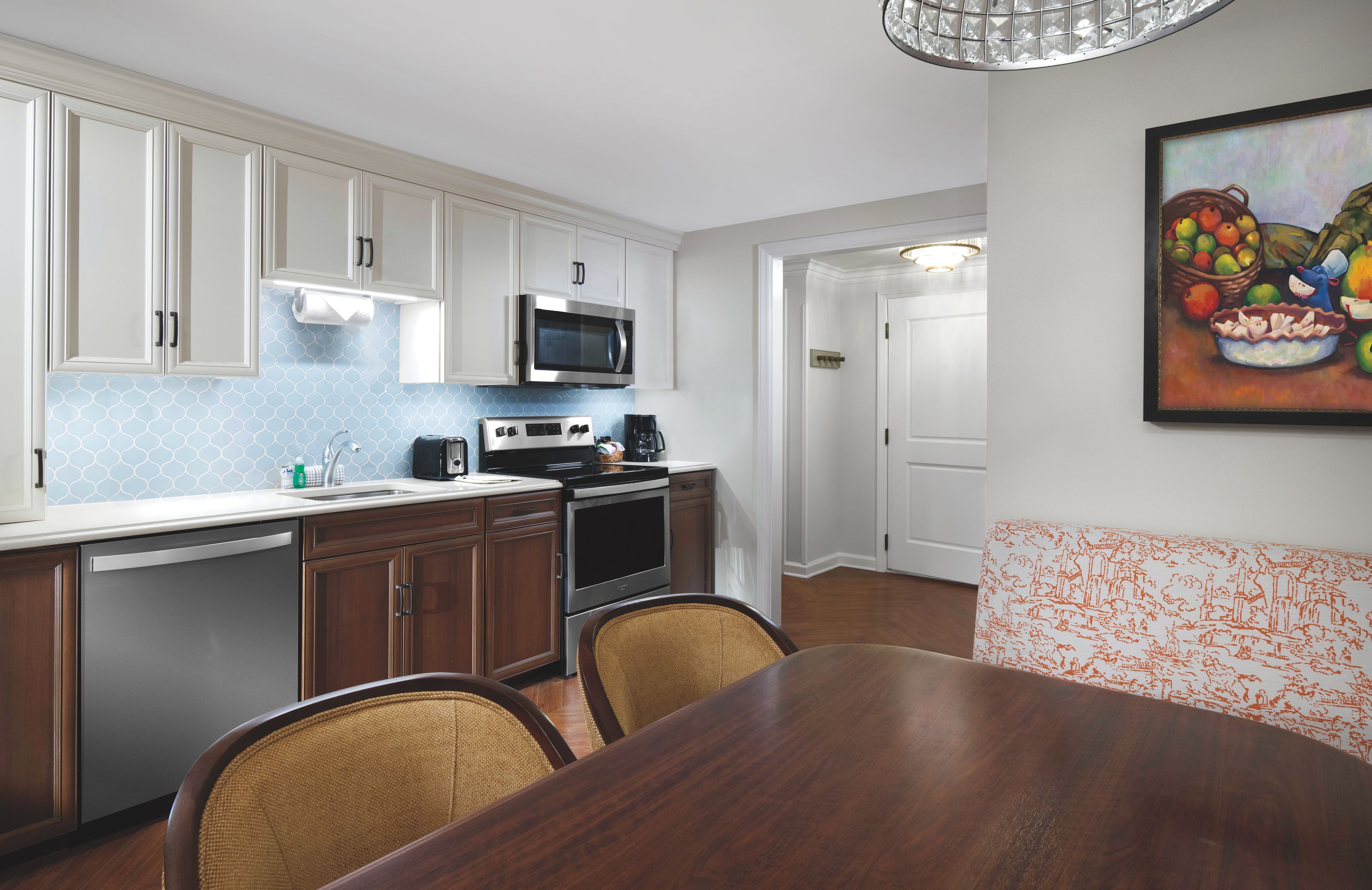 microwave, coffee/tea maker