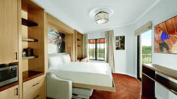 Hypo-allergenic bedding, in-room safe, desk, laptop workspace