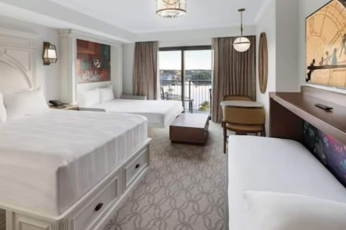 Hypo-allergenic bedding, in-room safe, desk, laptop workspace