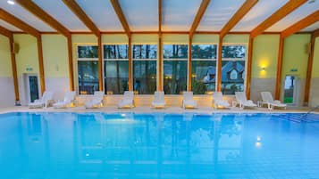 Indoor pool, pool loungers