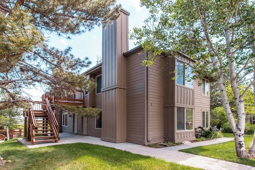 Hidden Creek 9-B1 | Walk to Cabriolet Lift | Kitchen | Washer/Dryer | Hot Tub | Pool