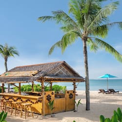3 restaurants, breakfast, lunch, dinner served; international cuisine