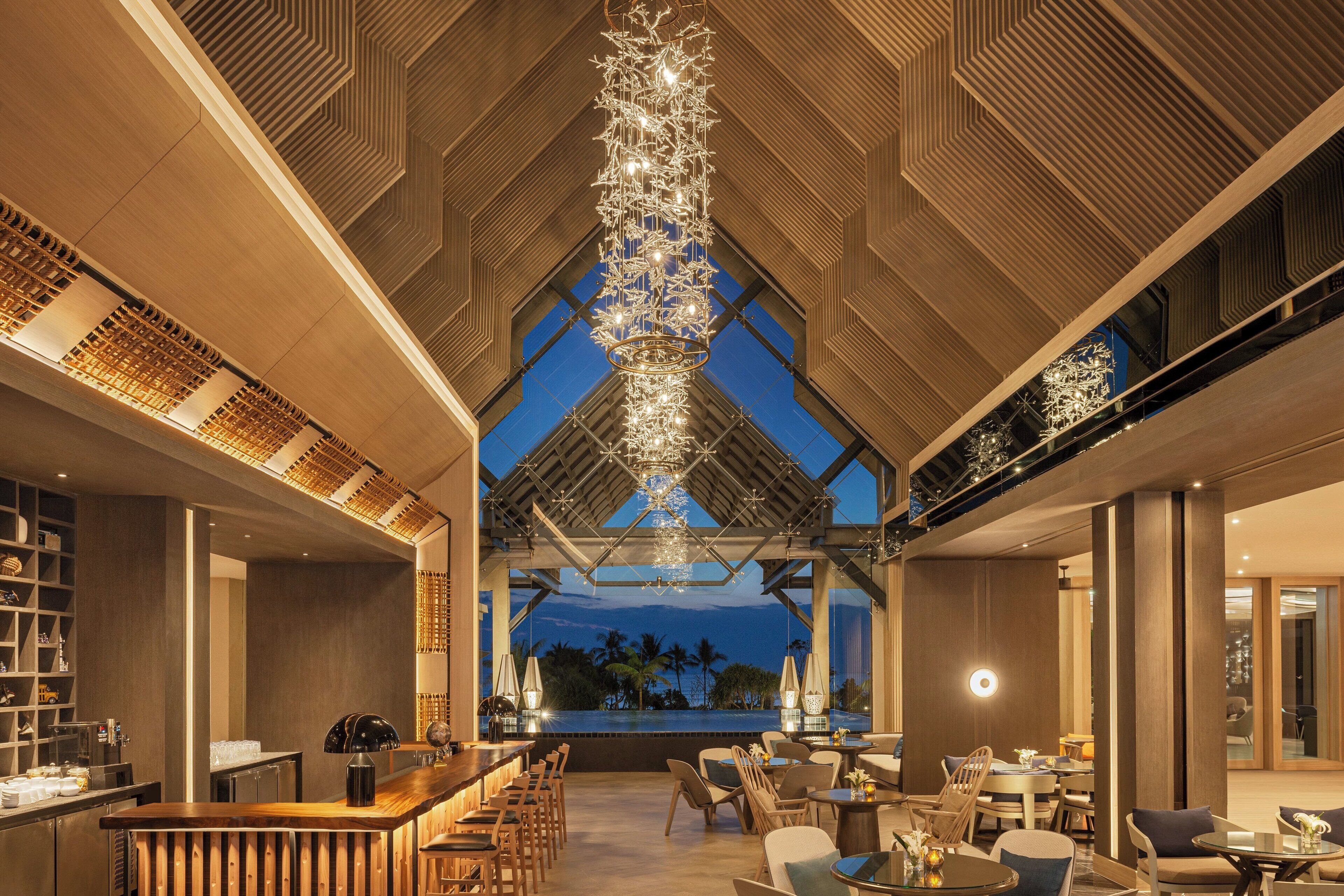 3 restaurants, breakfast, lunch, dinner served; international cuisine