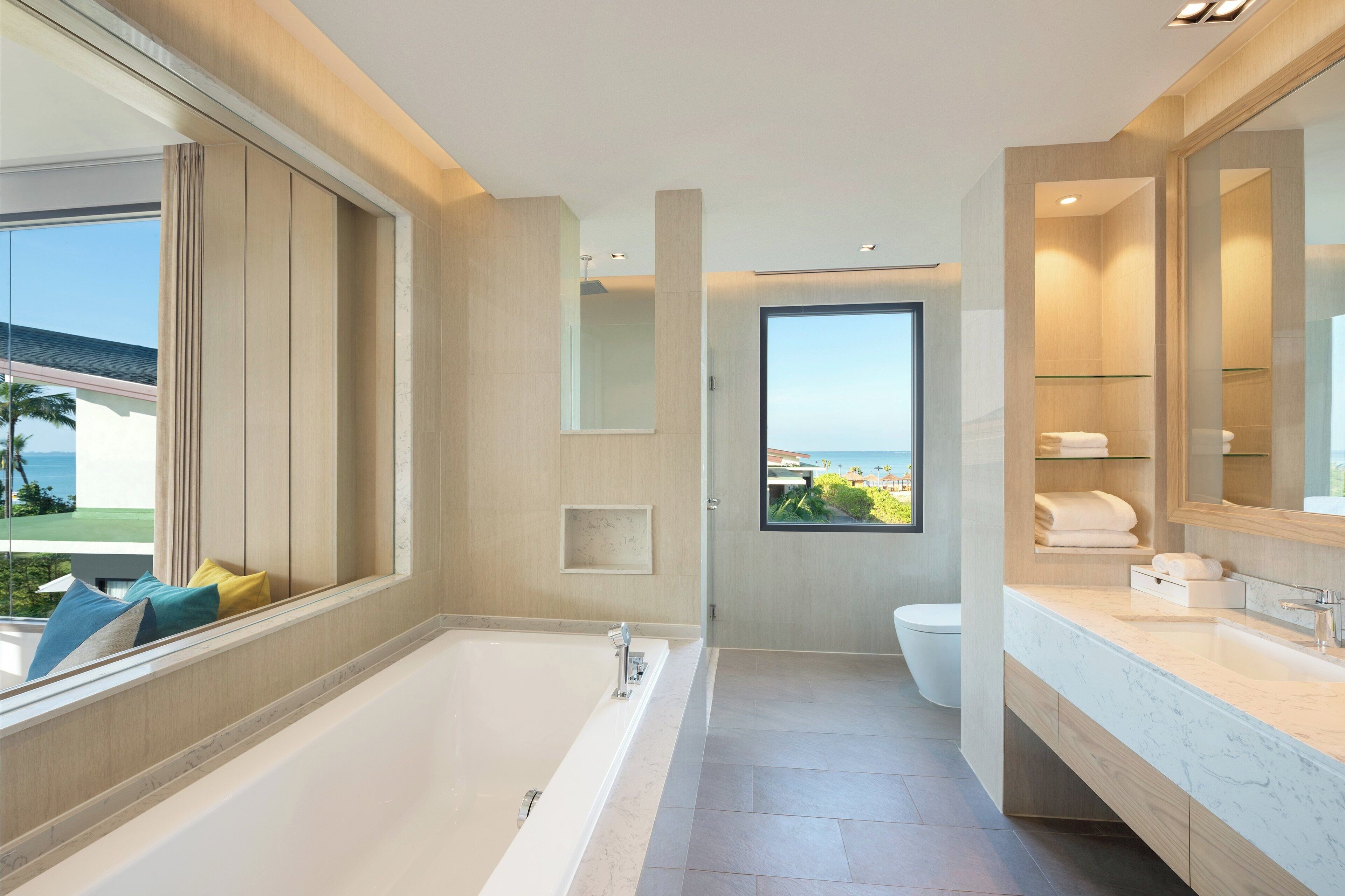 studio, 1 king bed, non smoking, pool view | bathroom | free toiletries, hair dryer, bathrobes, slippers