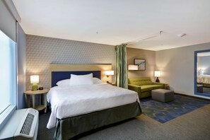 Studio Suite, 1 King Bed, Non Smoking | Living area