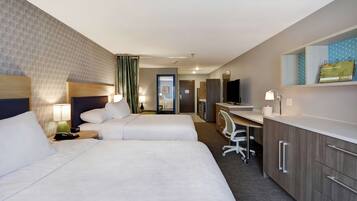 Escritorio, espacio para trabajar con laptop y cortinas blackout