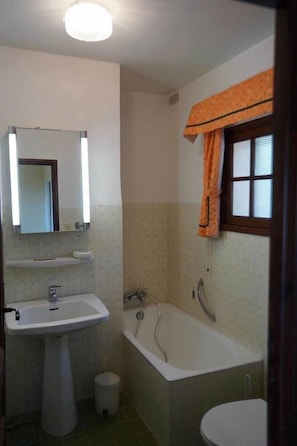 Suite, 2 Schlafzimmer | Badezimmer