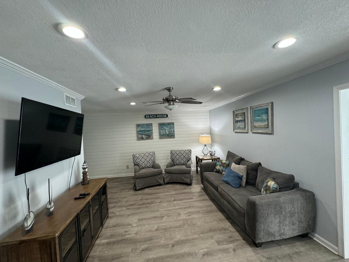Photo 2 of Just remodeled condo by the pool, 2 tennis courts a walk distance to the beach!