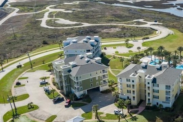 TIME AWAY - located on the bayside of Pointe West near the heated lazy river pool