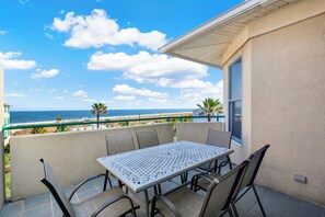 Outdoor dining - Oceanfront Condo 303 Desoto Beach Club (Tybee Island)
