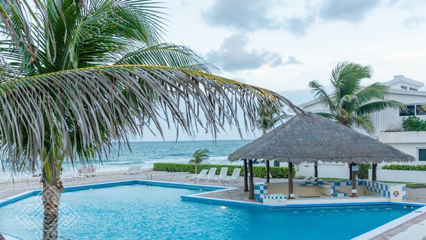 Outdoor pool - Apartment in the Hotel Zone Lagoon View (Cancun)