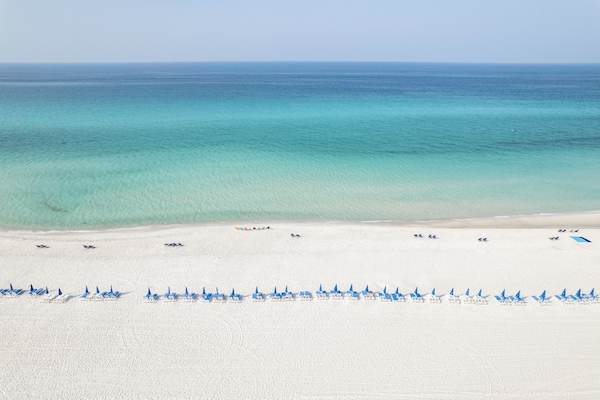 Una spiaggia nelle vicinanze