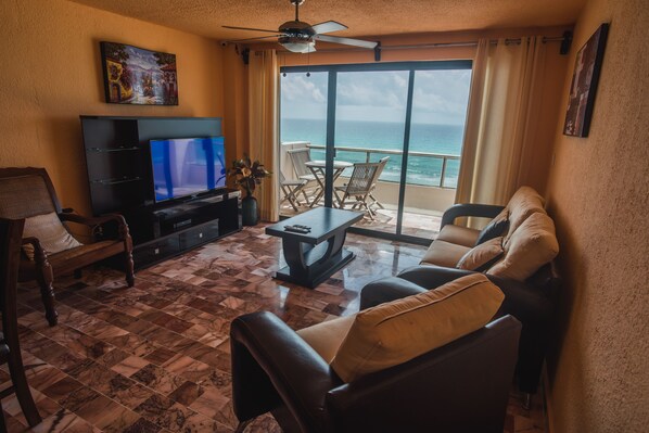 Premium Suite | Living area | Flat-screen TV - 2 Bedroom Apartment Ocean View (Cancun)